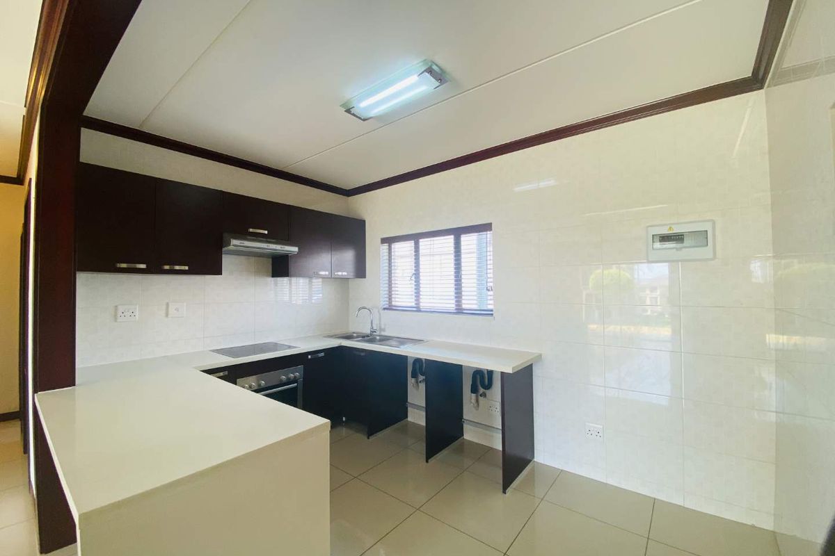 A Lovely 2 Bedroom Apartment for Sale in Summerset - Photo 5