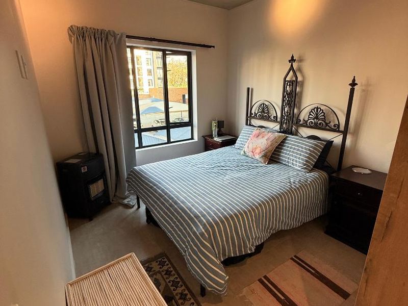 Ultra-Modern 2 Bedroom, 2 Bathroom Apartments in Waterkloof! - Photo 4