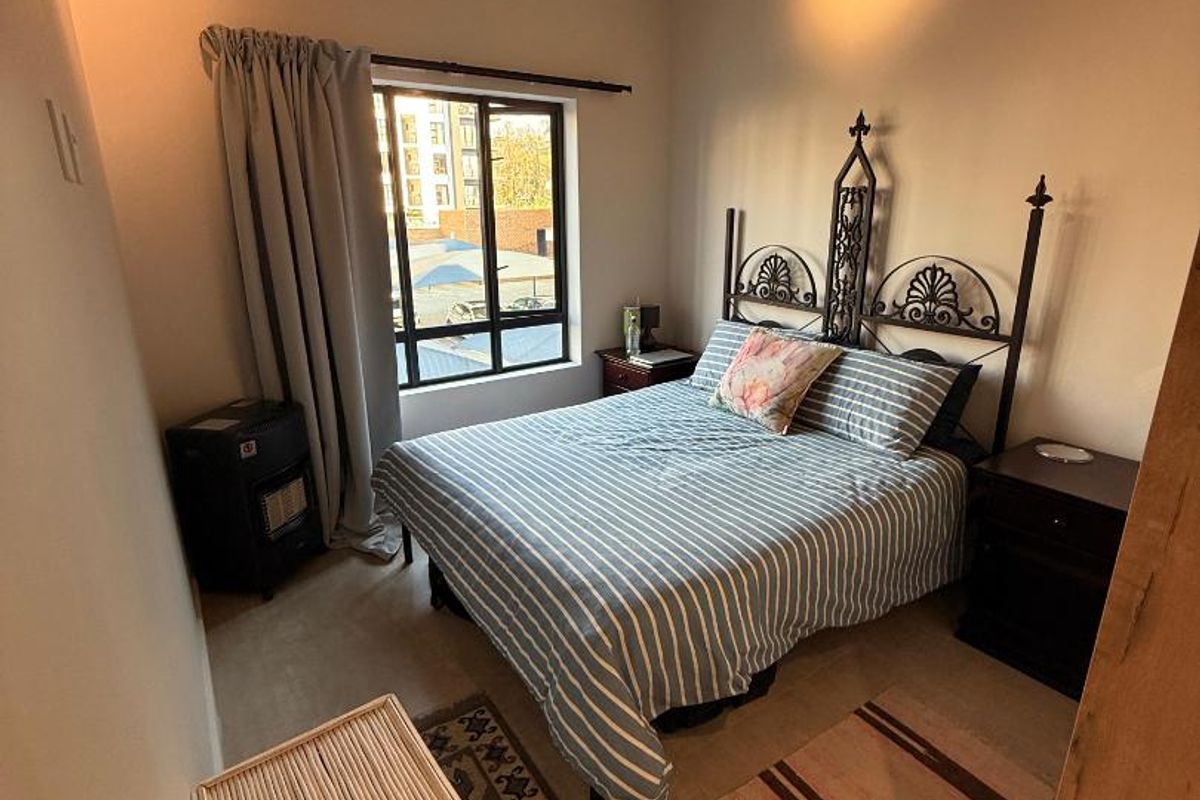 Ultra-Modern 2 Bedroom, 2 Bathroom Apartments in Waterkloof! - Photo 4