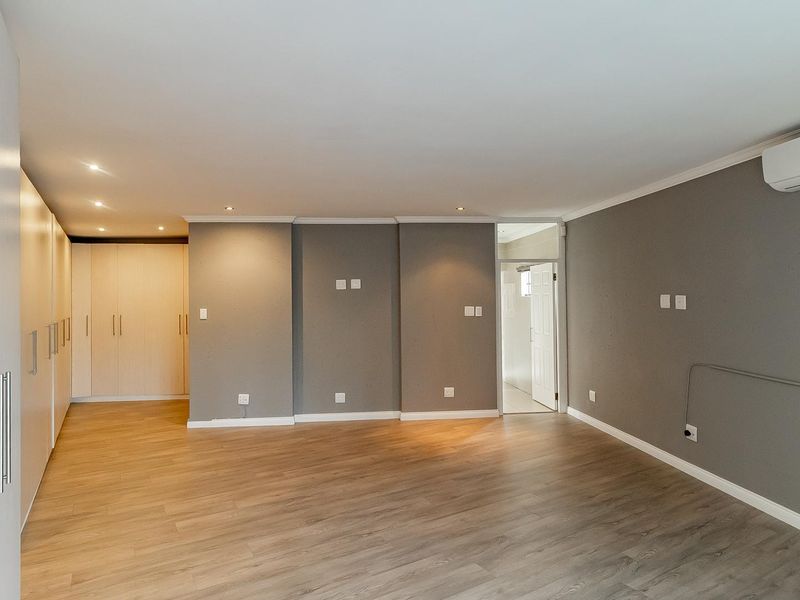 Magnificent 8-Bedroom Luxury House in Prime Bryanston East - Photo 10