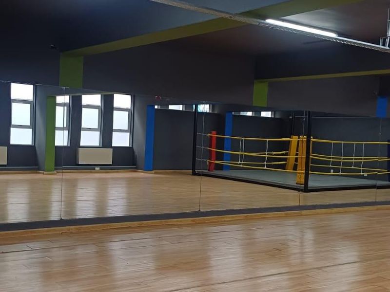 Versatile Office with Unmatched Convenience - Photo 4