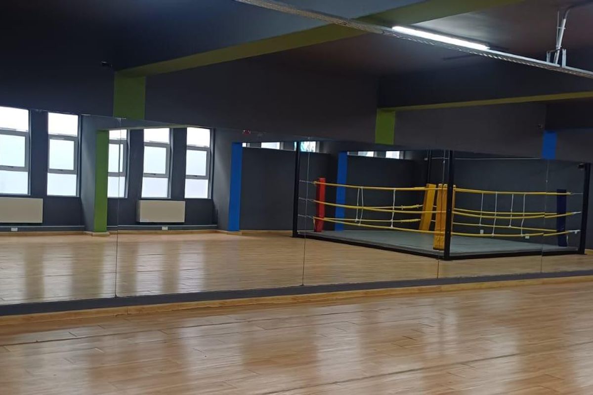 Versatile Office with Unmatched Convenience - Photo 4