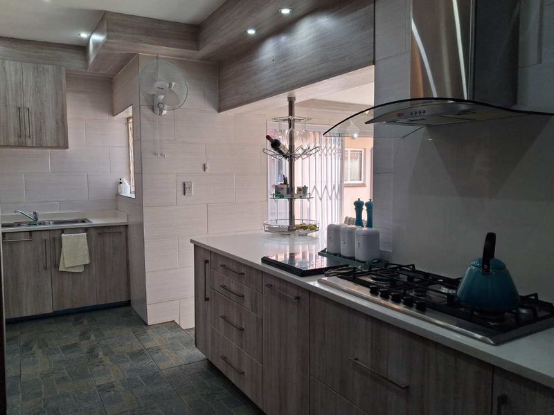 Looking for Space? Look No Further - Photo 6