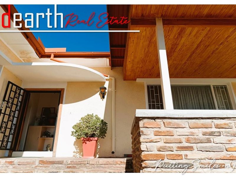 “Versatile Style With Vintage Appeal” - Photo 5