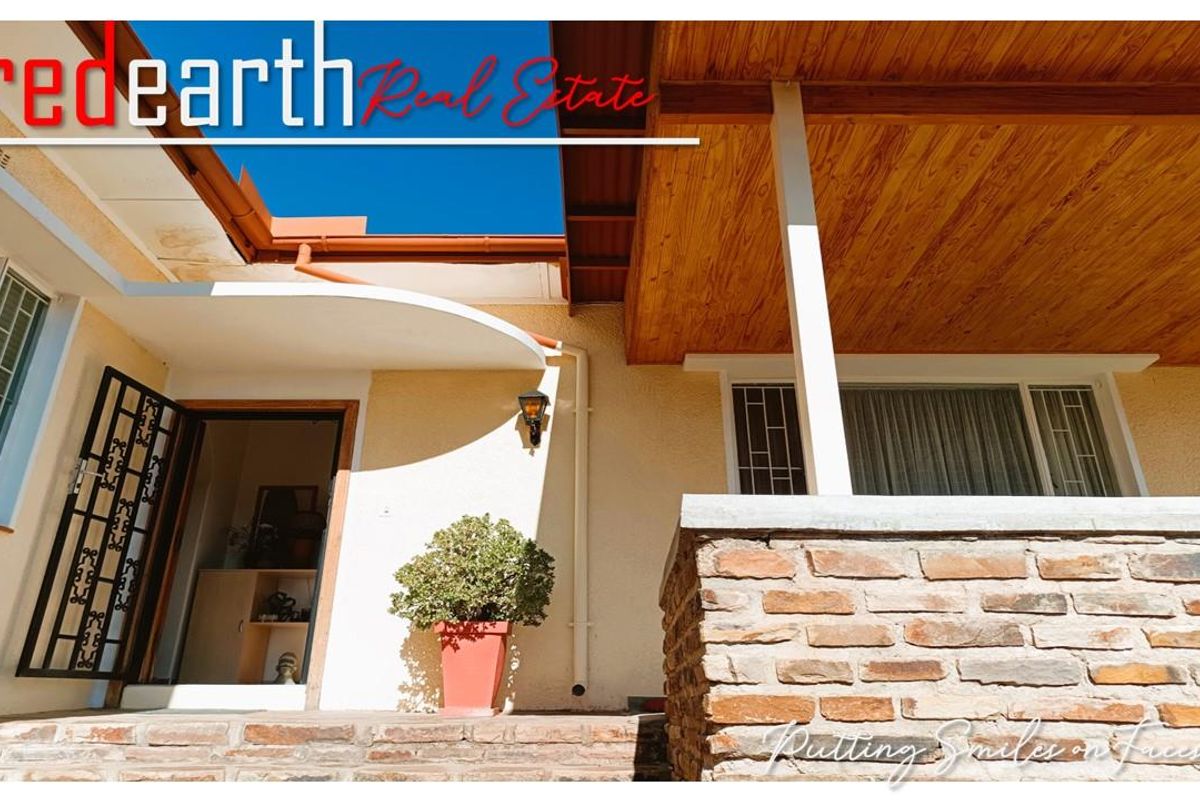 “Versatile Style With Vintage Appeal” - Photo 5