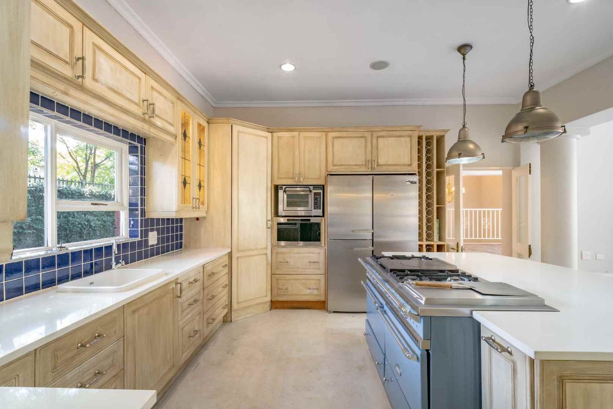 Exquisite Multi-Level Living in Dainfern Golf Estate ​4 Bedrooms | 4 Bathrooms | Triple Garage + Wine Cellar - Photo 2