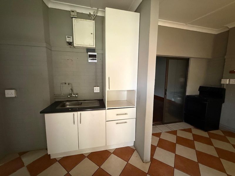 Newly Renovated 1-Bedroom Cottage - Photo 3