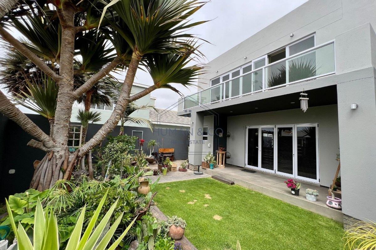 Modern 3-bedroom home with 2 bed-cottage in prime Lagoon Area - Photo 3
