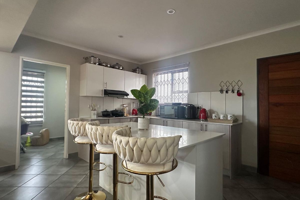 The “wow” factor is in place when you drive into the Waterberg Fields Estate! - Photo 3