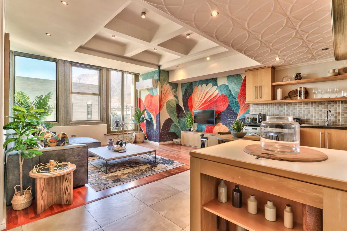 Cape Town City Art Deco Apartment with Unique Appeal & Views - Photo 5