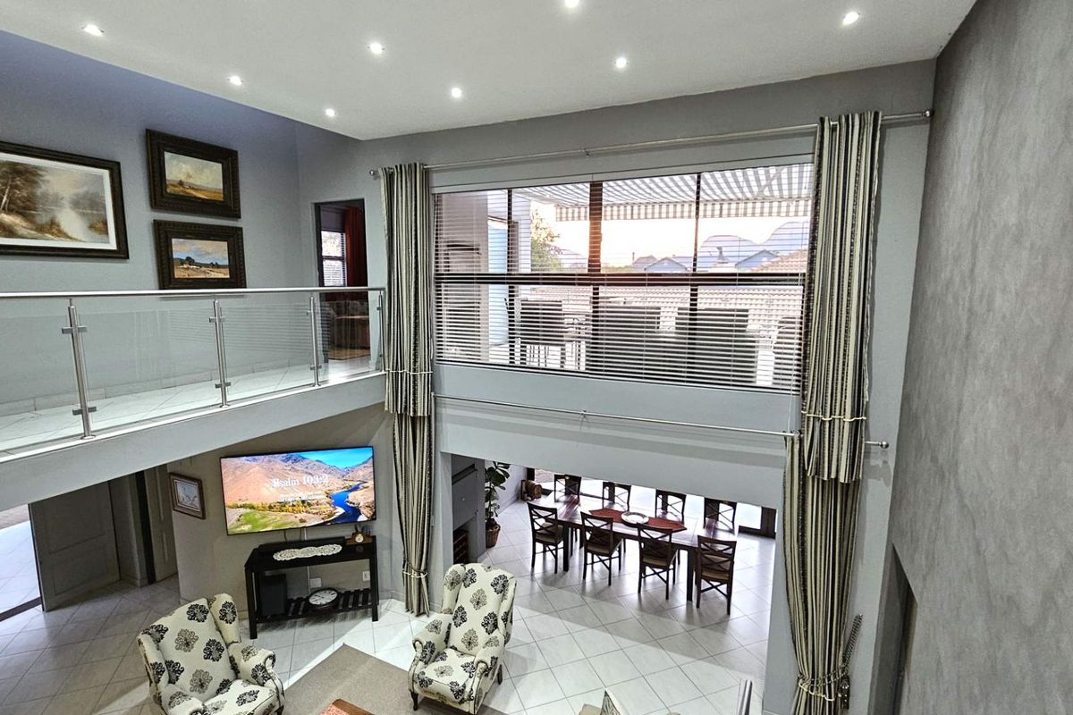 7 Bedroom Executive Family Home in Popular Security Estate in Melodie Hartbeespoort - Photo 2