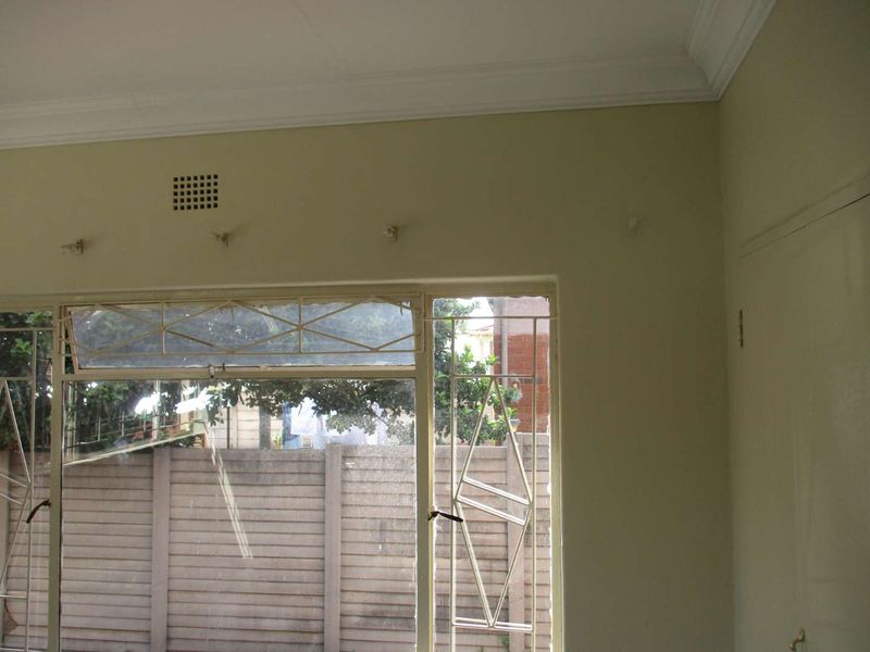 A 1 BEDROOM UNIT TO RENT IN CLAREMONT - Photo 8