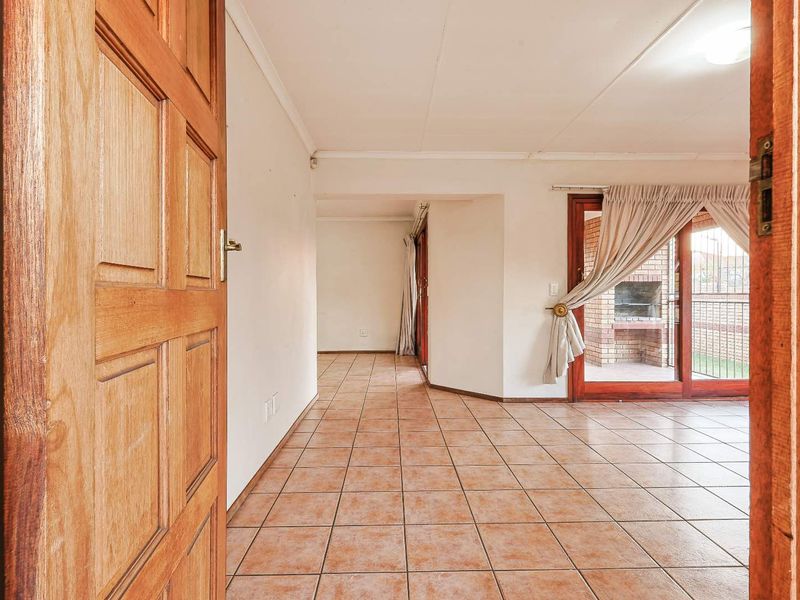 Spacious 3-Bedroom Home for Sale in Secure Meerlust Villas - Photo 3