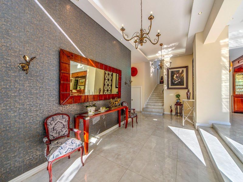 Multi-storey luxurious home in great location - Photo 6