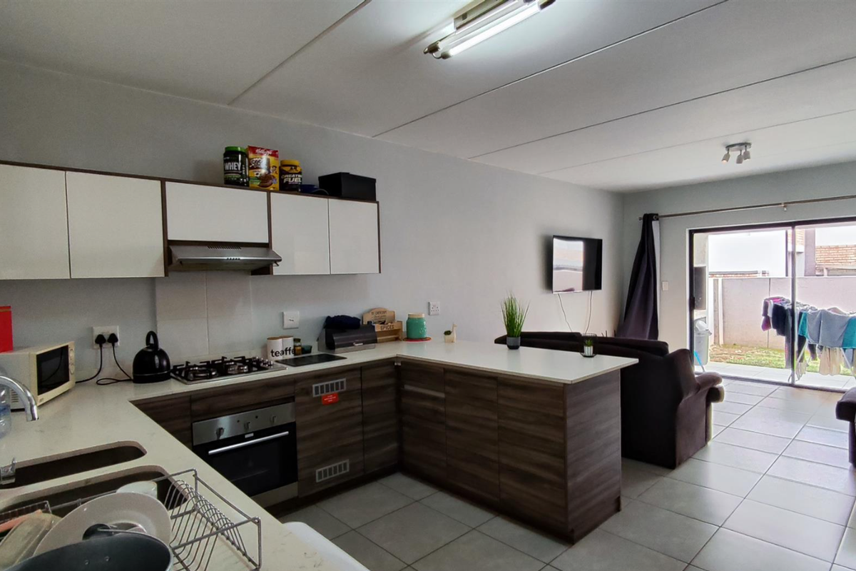 Two-bedroom Ground floor unit for Sale - Photo 2