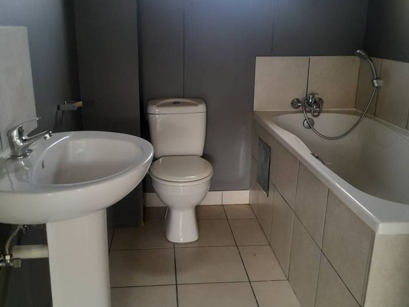2 Bedroom Townhouse For Sale in Okahandja - Photo 7