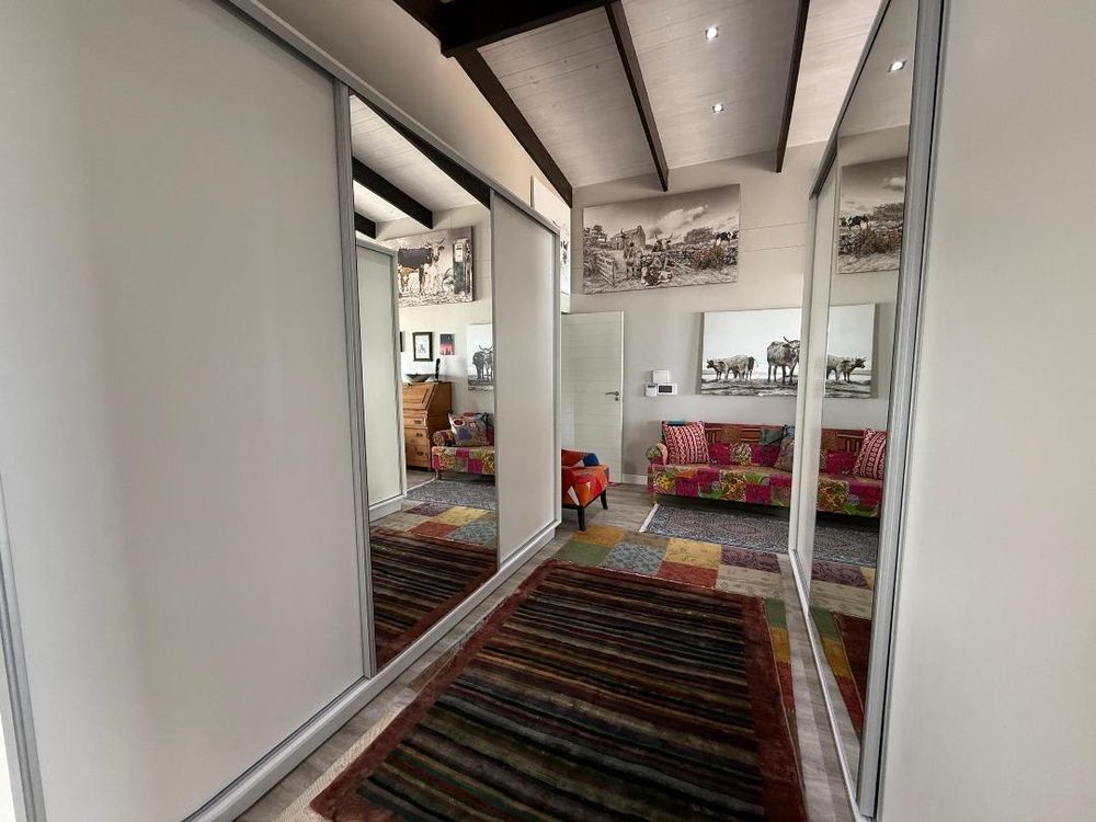 main bedroom entrance 