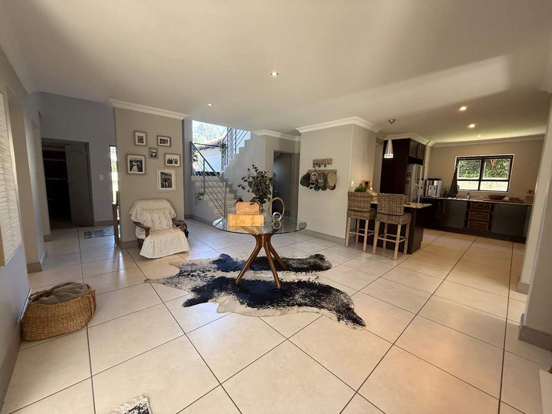 4 Bedroom, 1 Study, Servants Q, Double garages in Newmark Estate - Photo 2