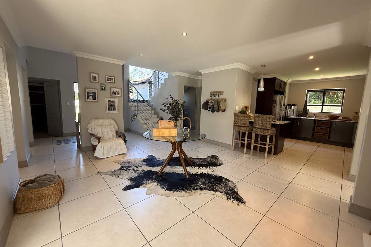 4 Bedroom, 1 Study, Servants Q, Double garages in Newmark Estate - Photo 2