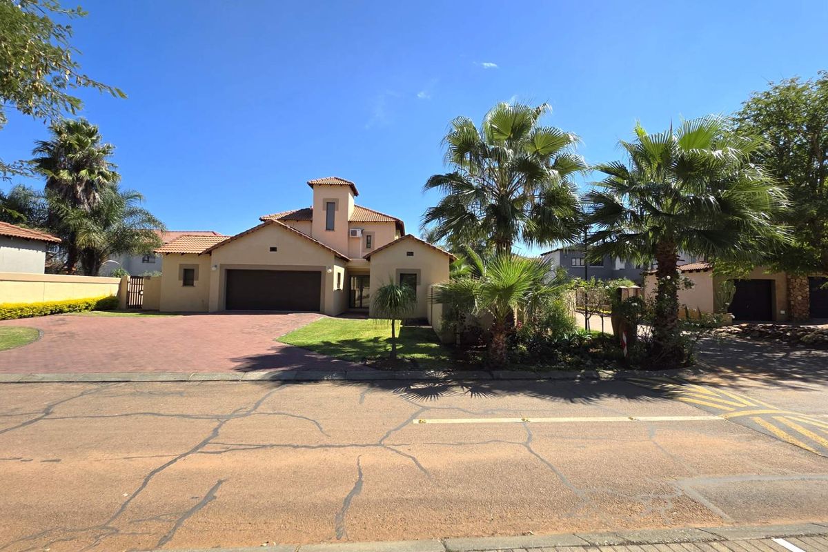 4 Bedroom Family Home in Melodie Hartbeespoort to RENT   R 24 000 - Photo 2