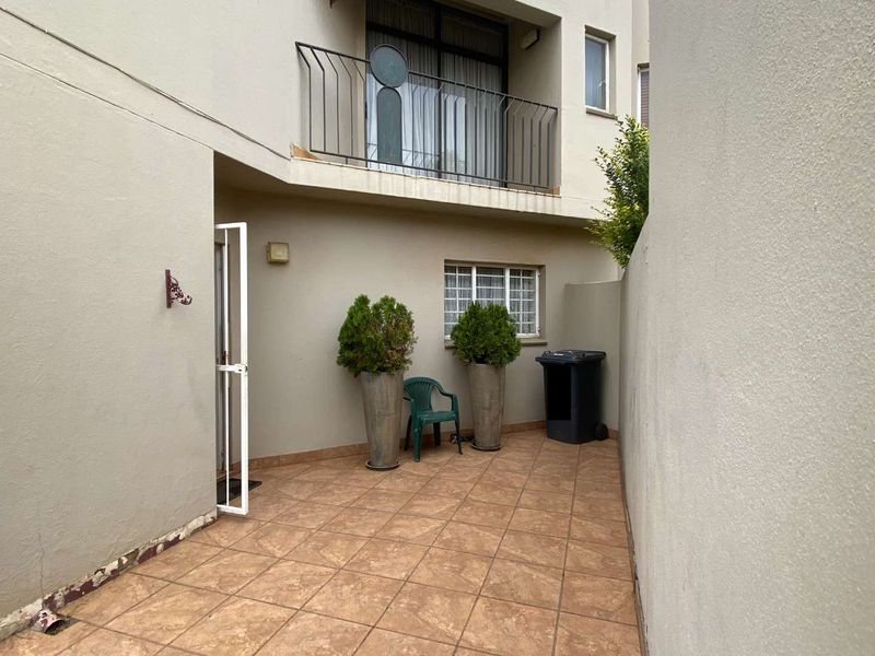3 Bedroom Townhouse in Pierre Van Ryneveld. - Photo 4