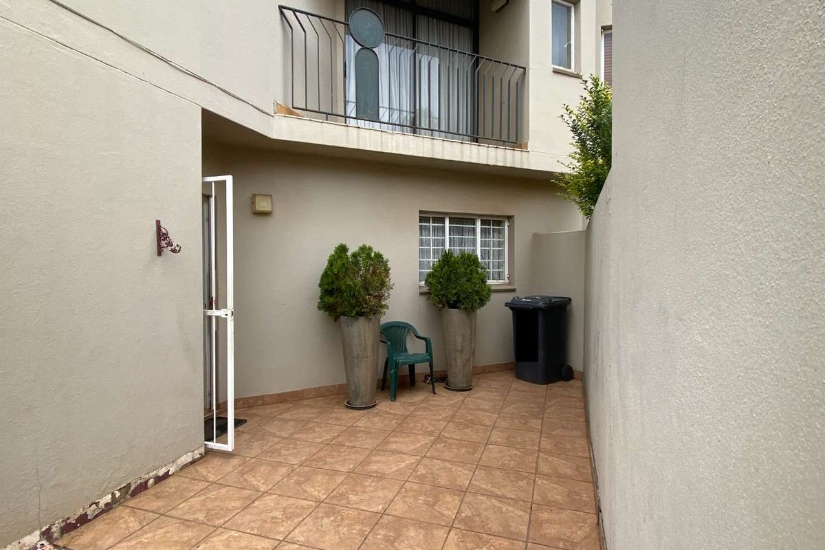 3 Bedroom Townhouse in Pierre Van Ryneveld. - Photo 4