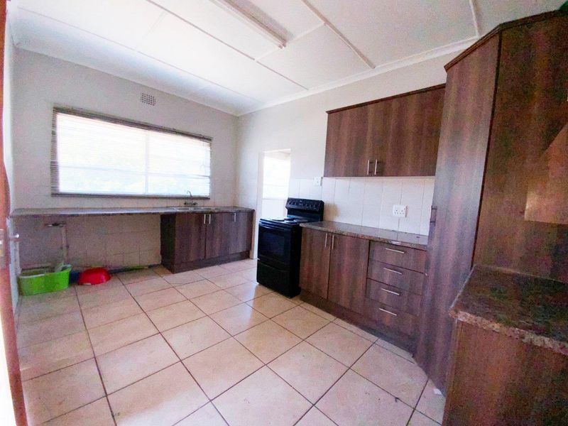 Well maintained Home - Photo 5