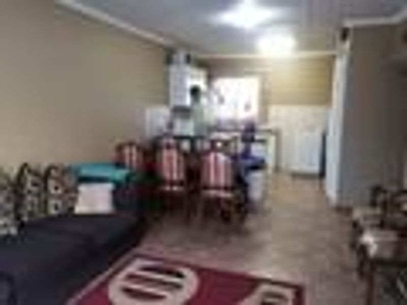 3 Bedroom Upstairs  Townhouse To Rent. - Photo 3