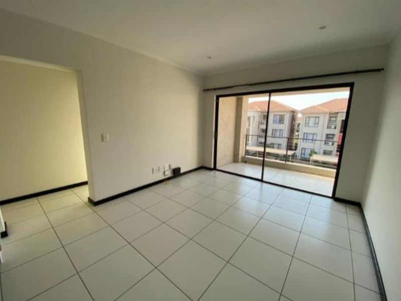 Investor's Dream: Modern Flat with Tenant in Place - Photo 3