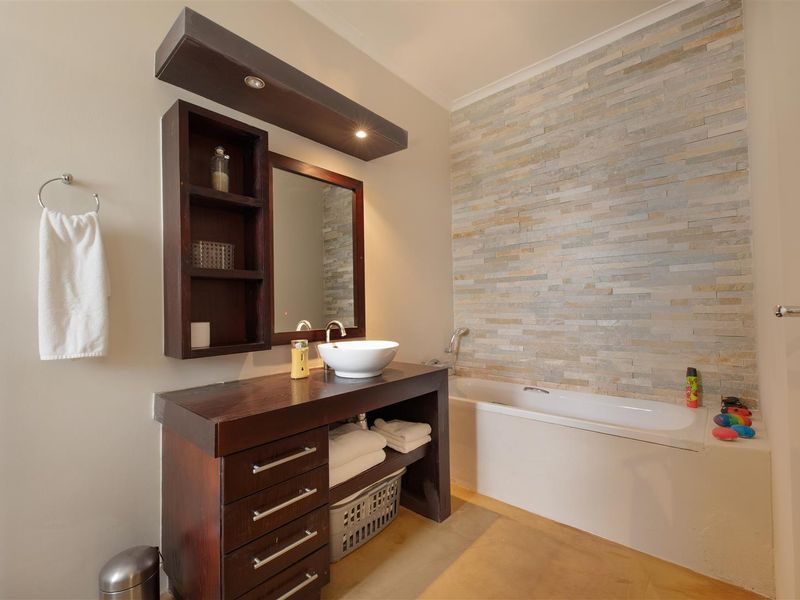 BEACHFRONT HOUSE - Photo 10