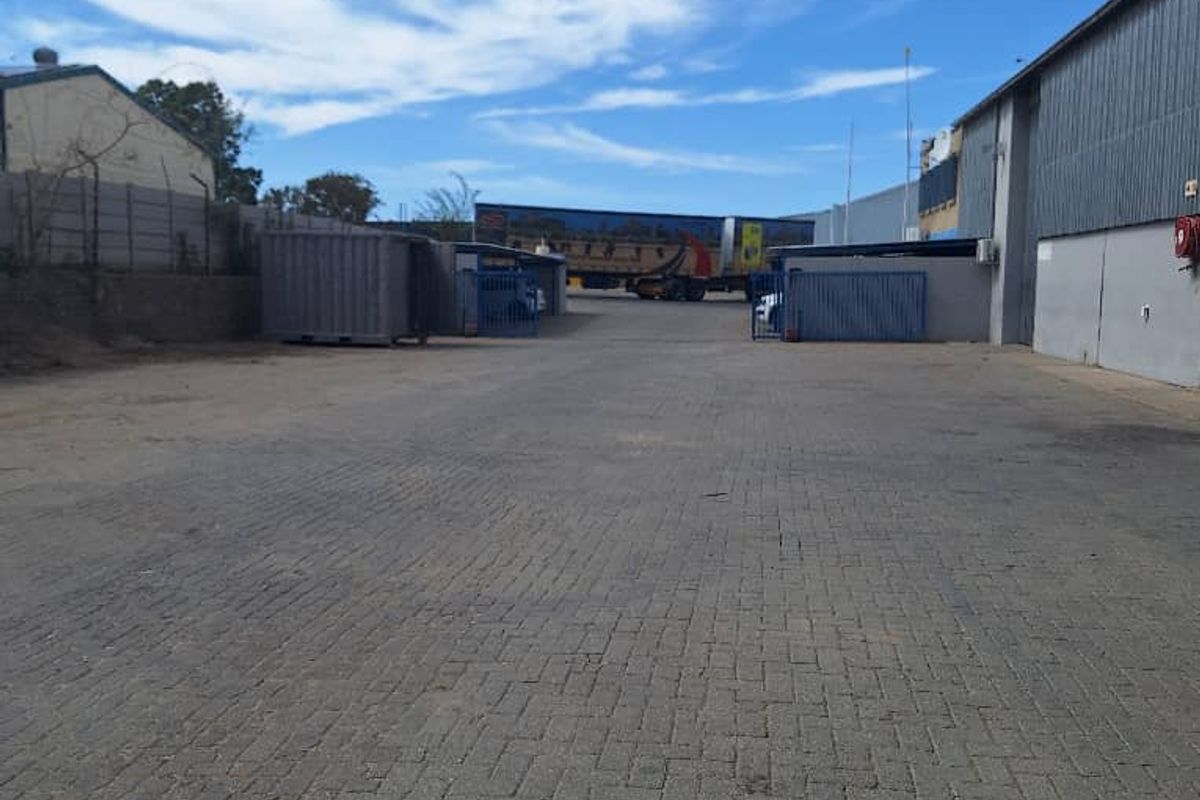 FOR SALE - Industrial property with Warehouses in Lafrenz - Photo 3