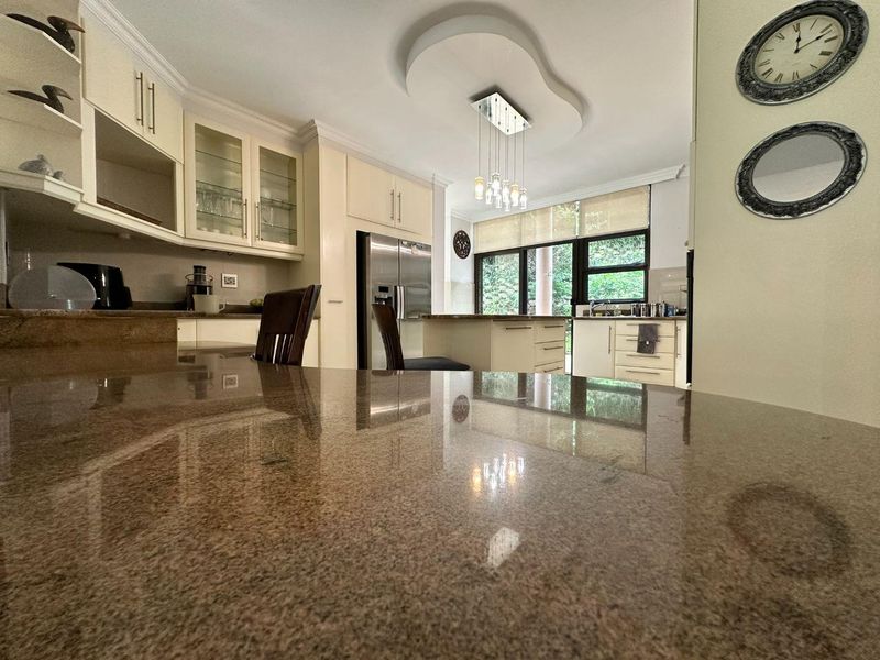 3 bedroom 3,5 bathroom apartment in Zimbali - Photo 9