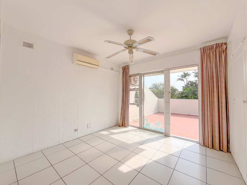 Spacious Umhlanga apartment with seaviews within walking distance to the Beach! - Photo 10