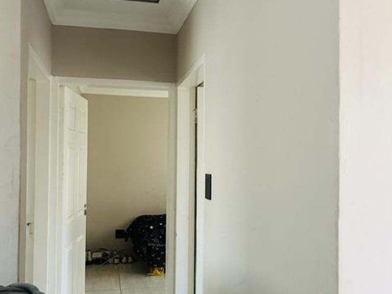2 Bedroom House For Sale - Photo 6
