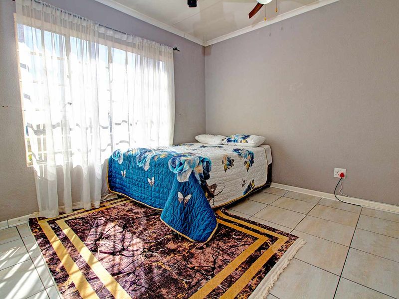 Townhouse Gem: Comfort, Style, and Convenience Await! - Photo 9