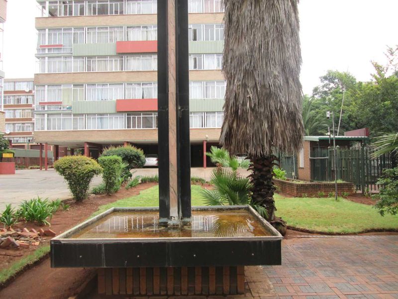 VERY BEAUTIFUL NEAT AND CLEAN BACHELOR FLAT FOR SALE IN PRETORIA CENTRAL '' BARGAIN - Photo 6