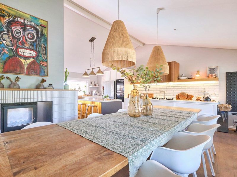 Magnificent Stylish modern family home and Entertainers dream - Photo 10