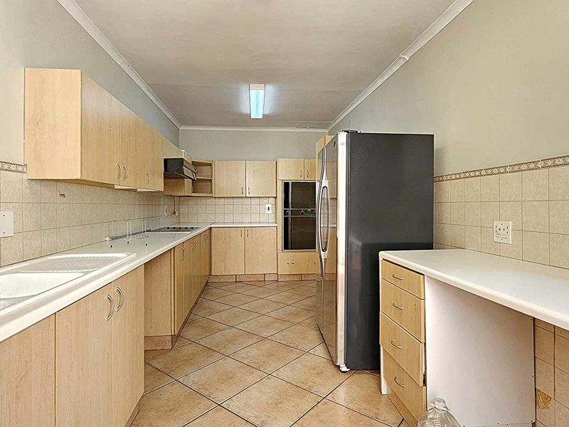 Sandton 3 bedroom Townhouse with Private Garden and Private Swimming Pool - Photo 9