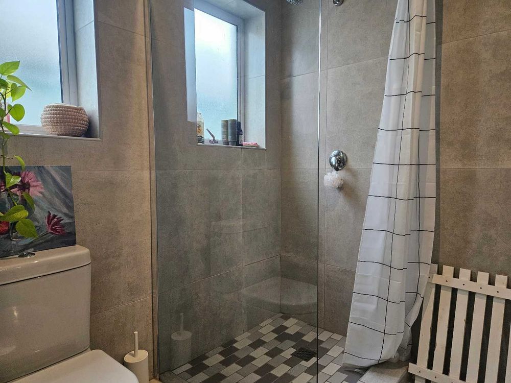 Main on suite bathroom