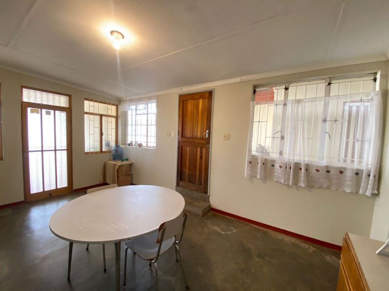 Home with huge erf for sale! - Photo 10