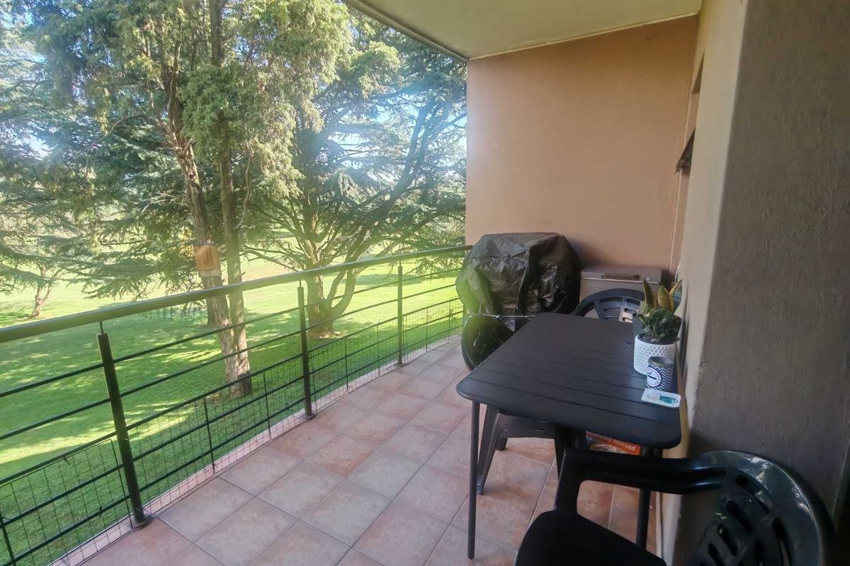 EXCLUSIVE MANDATE -SPACIOUS APARTMENT OVERLOOKING THE GOLF COURSE - Photo 5