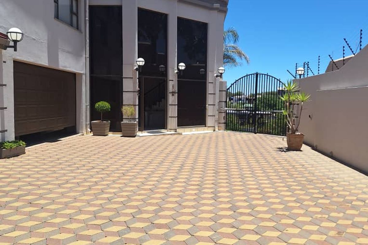 Entertain & Relax: Stunning Home with Wine Cellar in Ludwigsdorf - Photo 5