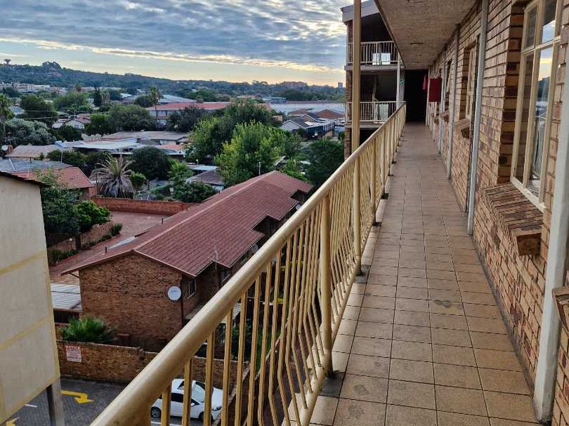 2 bedroom apartment for sale in Silverton. - Photo 2