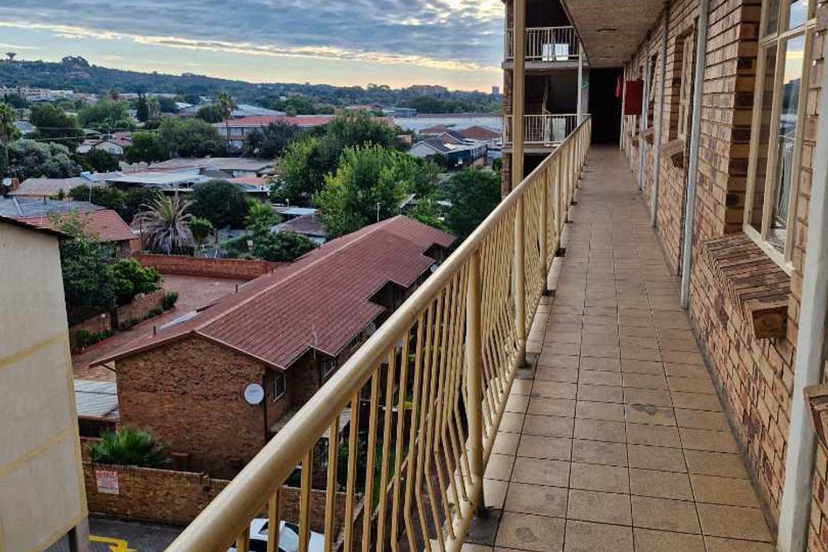 2 bedroom apartment for sale in Silverton. - Photo 2