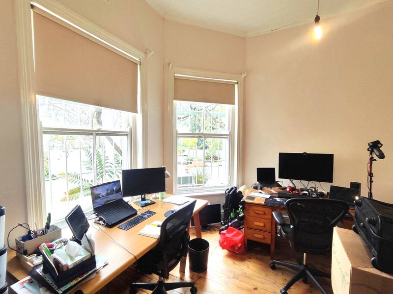 Spacious 2 bedroom home with office space in Rondebosch - Photo 9