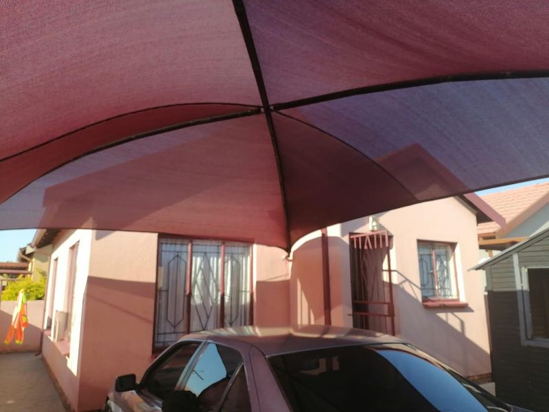 A stunning ready to move in 2 Bedroom House - Photo 3