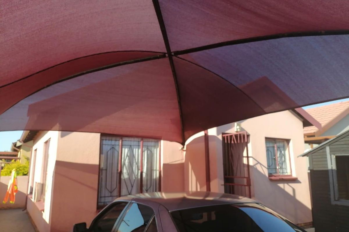 A stunning ready to move in 2 Bedroom House - Photo 3