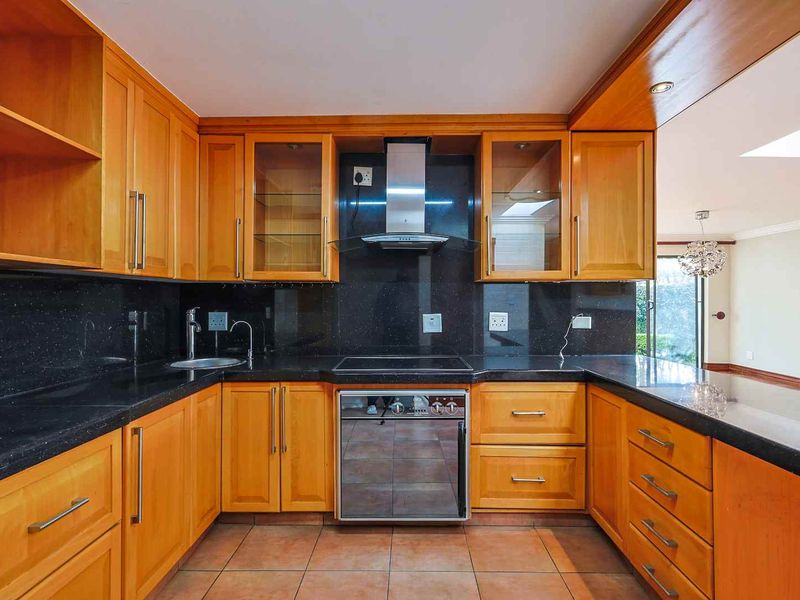 Spacious 4-Bedroom Family Home with Pool – Available Immediately - Photo 7