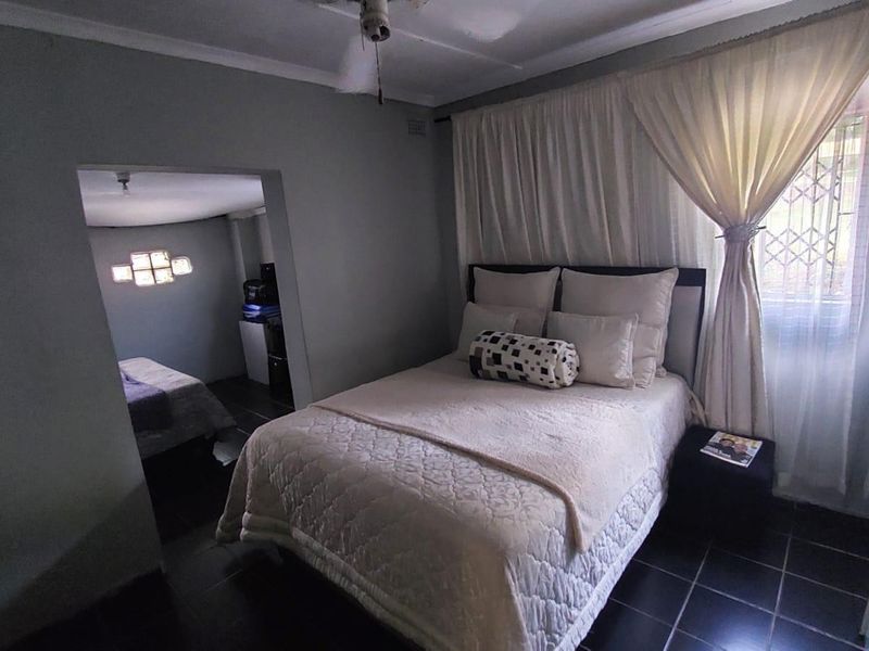 Family Home in Montclair! - Photo 9