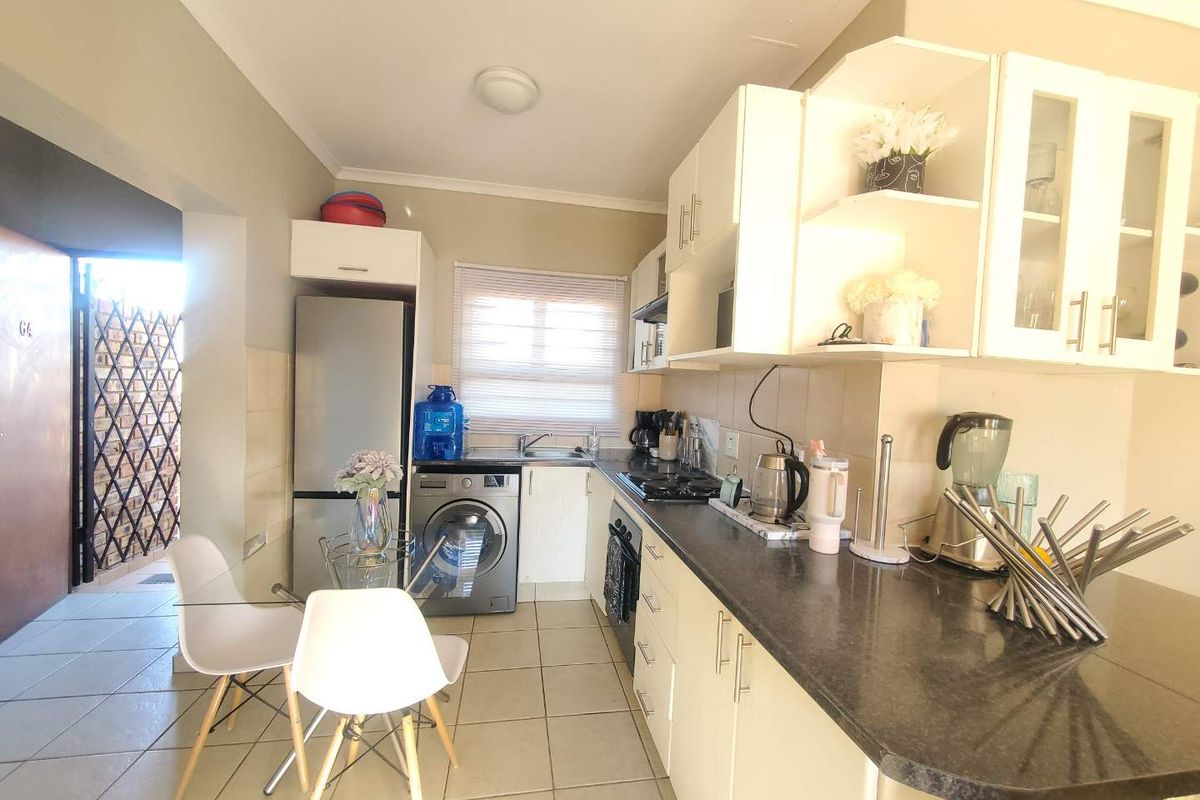 Investor's dream, sunlit 2-bed 2 bath in Vukani complex! - Photo 2